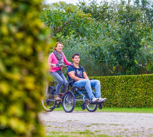 De Zorgbroeder rolstoelfiets