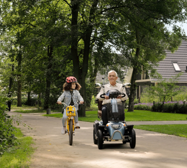 4 wiel scootmobiel van zorgbroeder