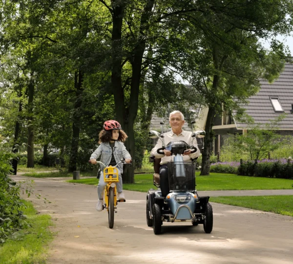 4 wiel scootmobiel van zorgbroeder